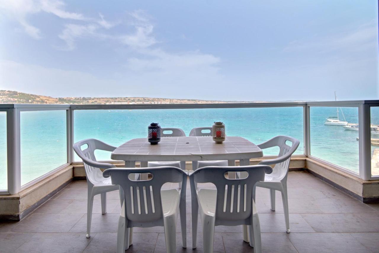 Beachfront Pretty Holiday Home เมลลิฮา ภายนอก รูปภาพ